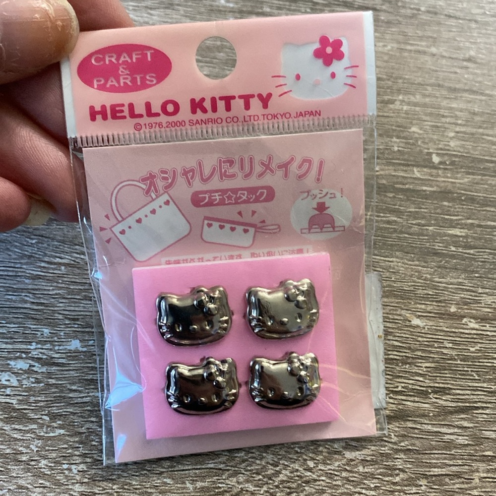 Hello Kitty Magnets - Picture 2 of 3